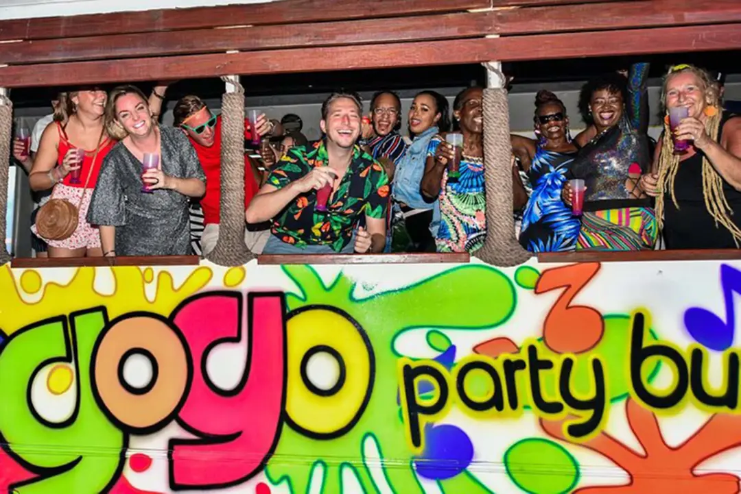 9._Latin_Caribbean_Sunset_Karaoke_Party_Bus_-_Chogogo_Tours_(6)_-_Verkleind