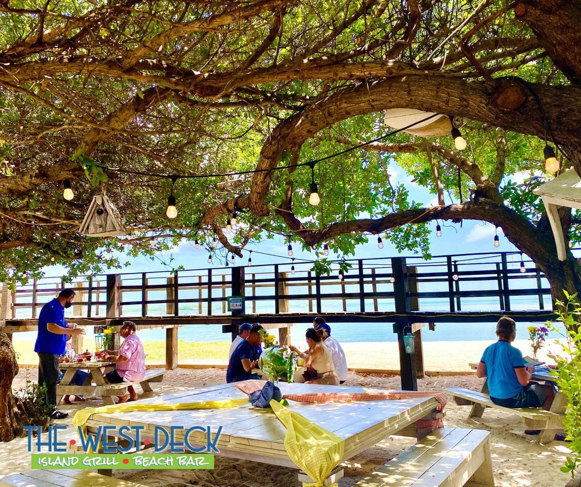 The West Deck in Aruba | Oceanfront Dining and Drinks