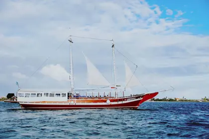 Luxury_Lagoon_Cruise_(2)_-_verkleind