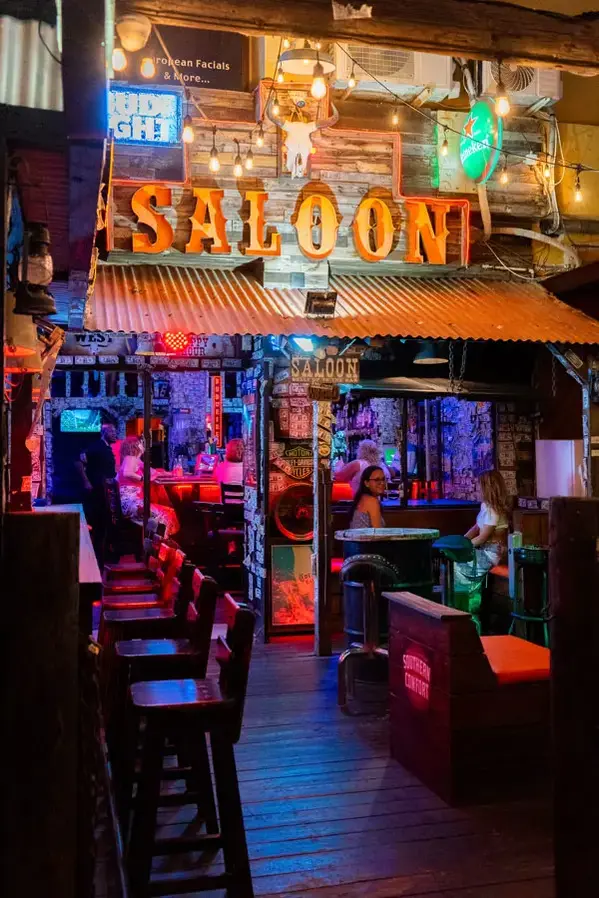 The Saloon Bar Aruba (3)
