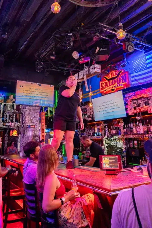 The Saloon Bar Aruba (8)