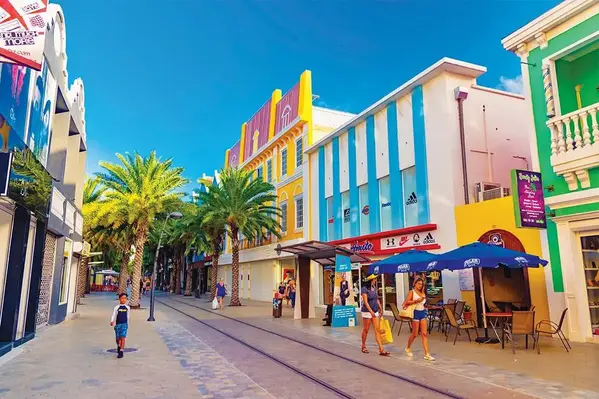 Oranjestad Aruba – Dia e Noite