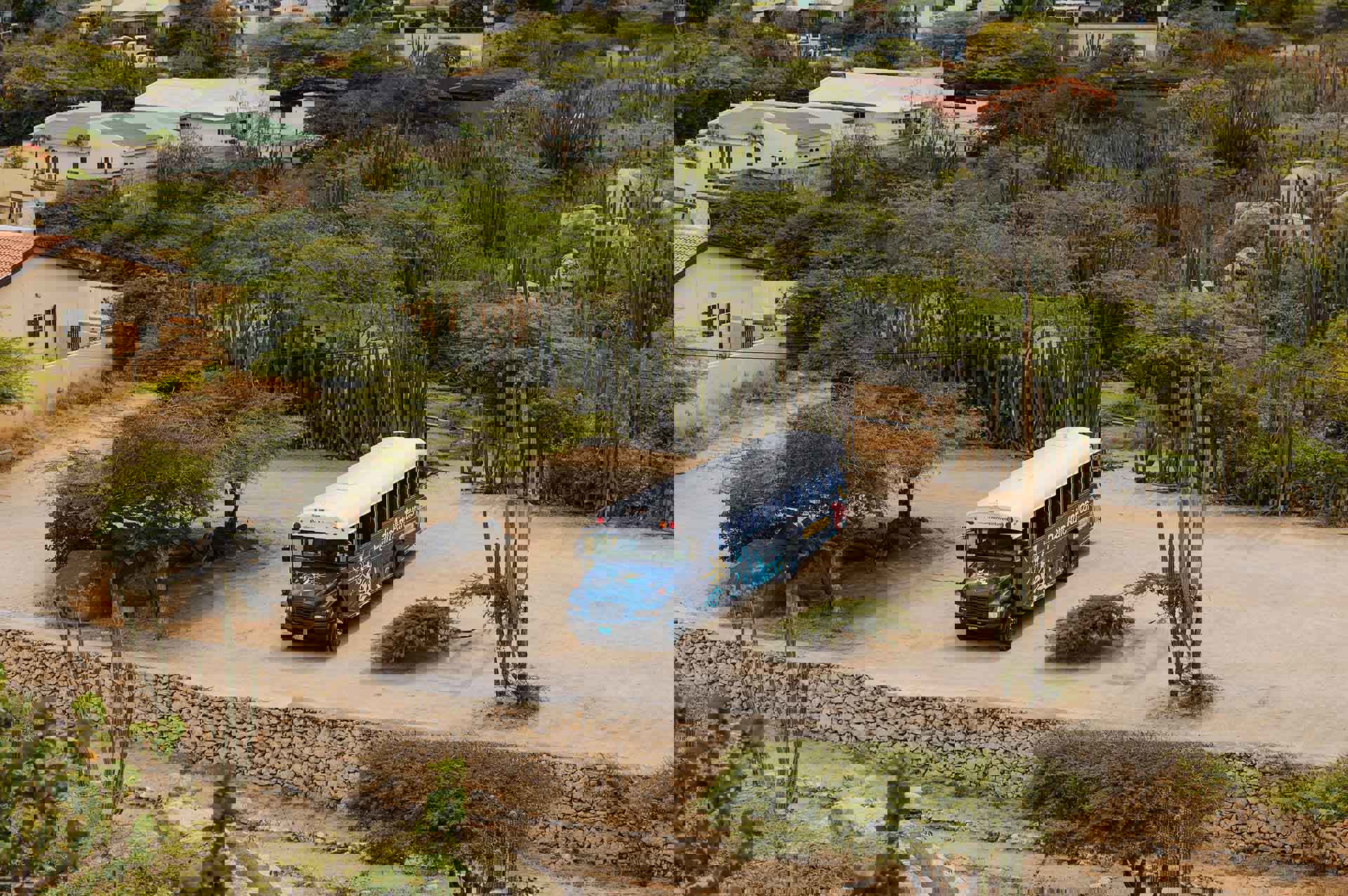 Pelican_Adventures_Bus_tours_(4)_-_Verkleind