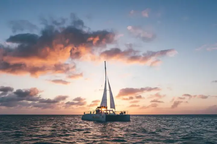 /book_tours/featured-image/Sunset-Cruise-Cover-768x512.jpg