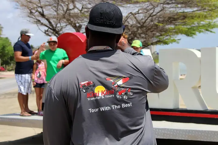 /book_tours/new-tours/Island-Tour-by-Air-Conditioned-Bus-Kini-Kini/Aruba’s_Finest_Island_Tour_by_Air-Conditioned_Bus_-_Kini_Kini_Tours_(6)_-_Verkleind.jpg