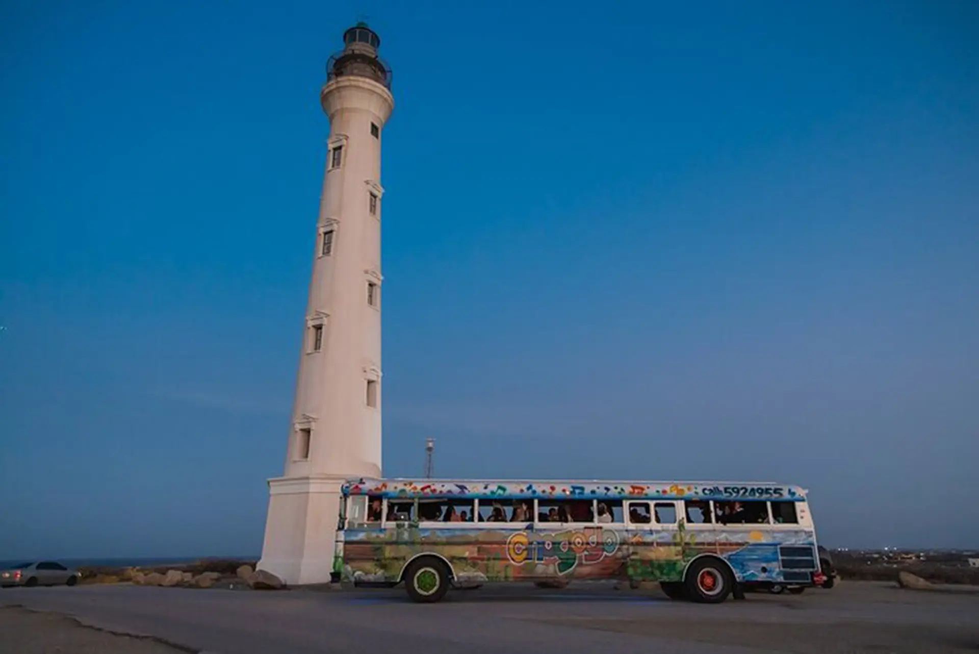 9._Latin_Caribbean_Sunset_Karaoke_Party_Bus_-_Chogogo_Tours_(5)_-_Verkleind