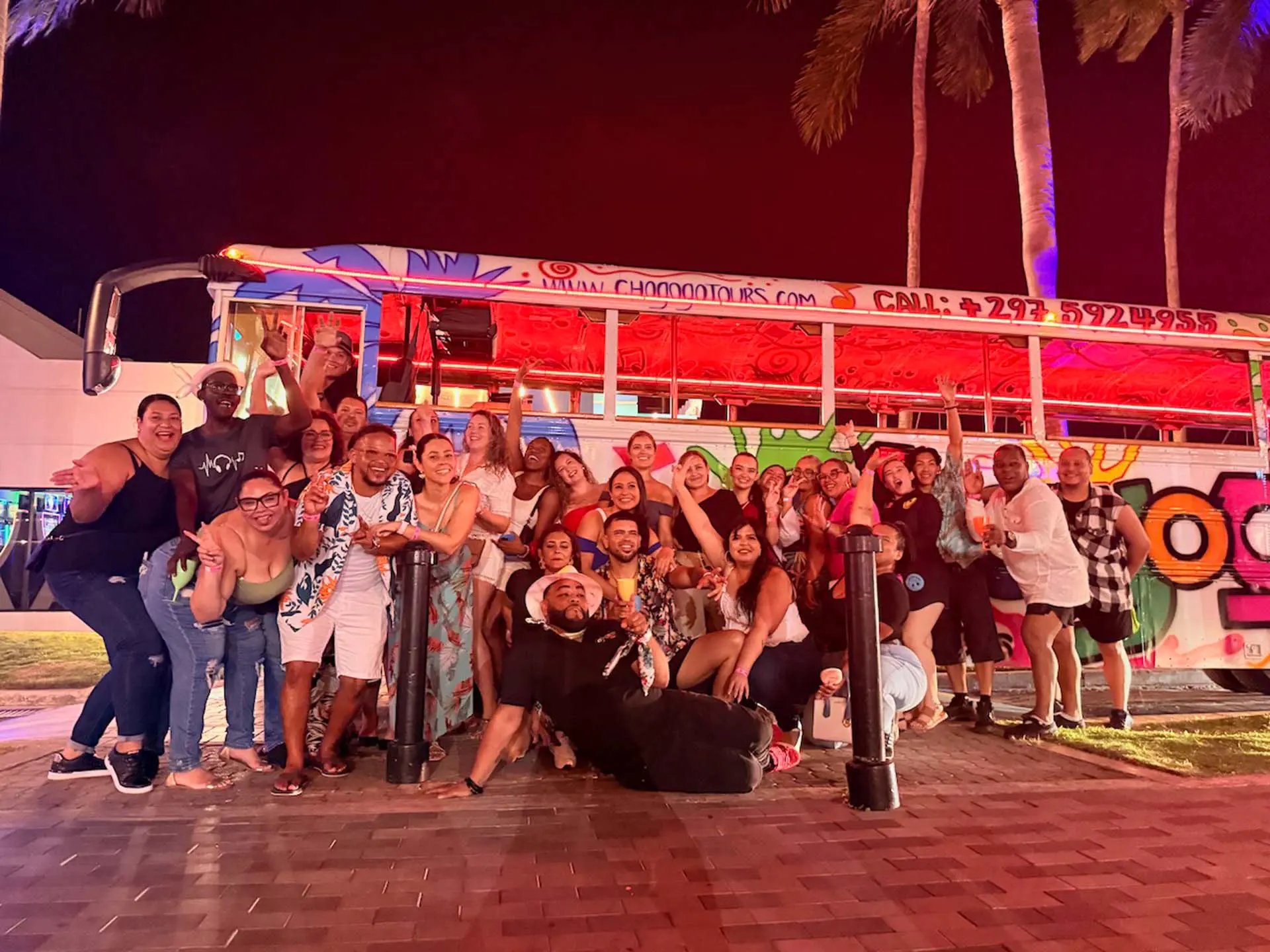 9._Latin_Caribbean_Sunset_Karaoke_Party_Bus_-_Chogogo_Tours_(8)_-_Verkleind
