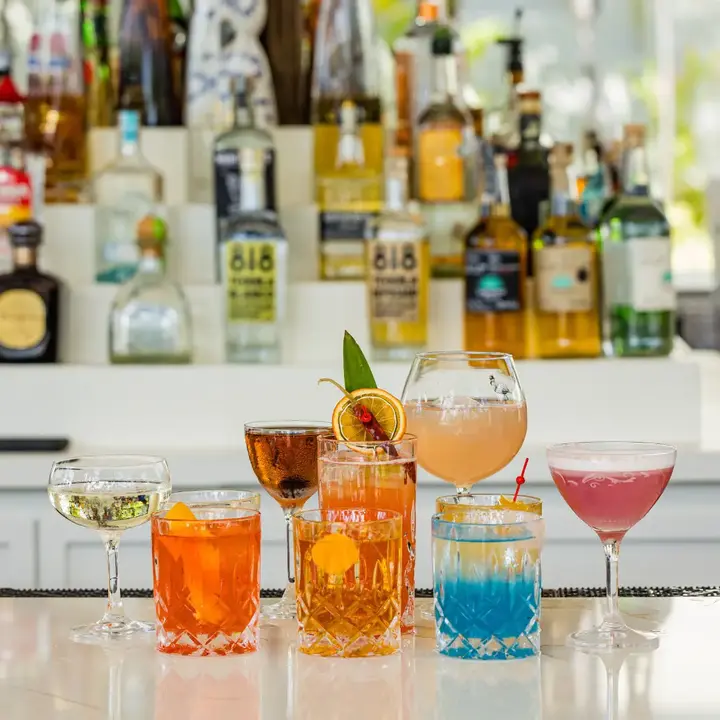 /clients/Hilton/sunset_bar_5.jpg